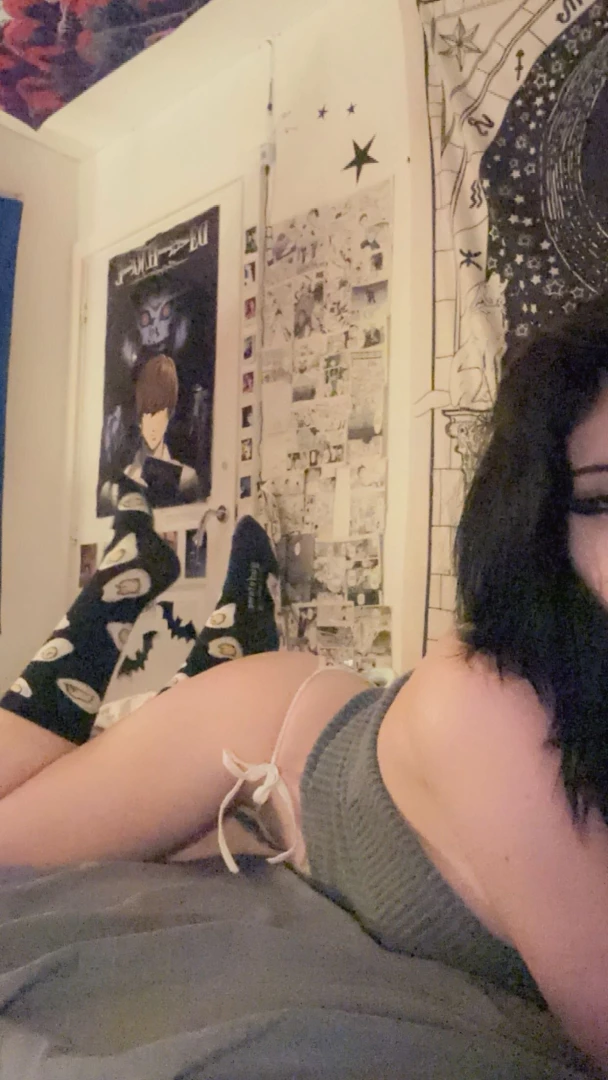 Guess what thong i m wearing 