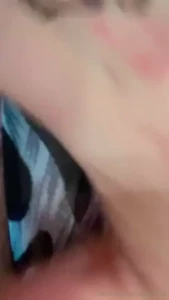 Que rico tocarme pensando en ti