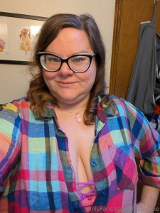 It is a bit dreary out so i went with a bright outfit today swipe to part 1