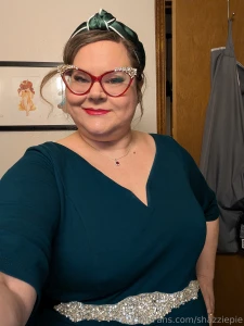 It was a retro christmas cocktail party last night swipe to undress me