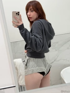 I m still sick but at least i have a nice ass pls can i have part 1