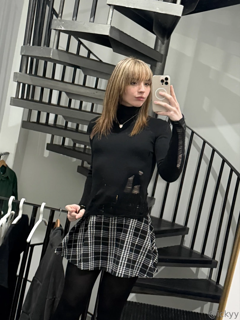 Do you like blonde icky she has a lil surprise to show you i hope you 