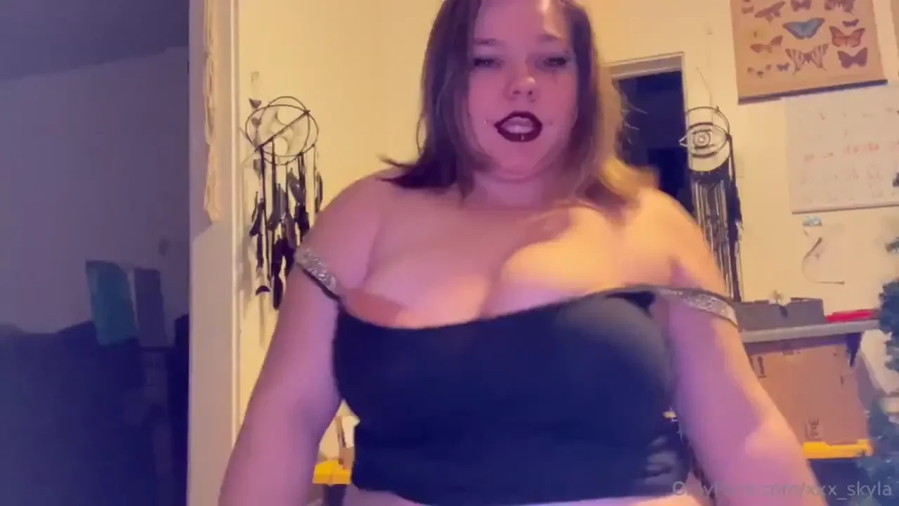 I love to make my big boobs bounce 