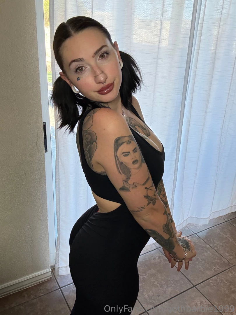 Show me your cock it gets me off i accept pics on my vip page onlyfans part 1 