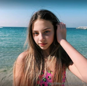 Let me distract you ellagol cute girl ellagol loves playing with her part 21