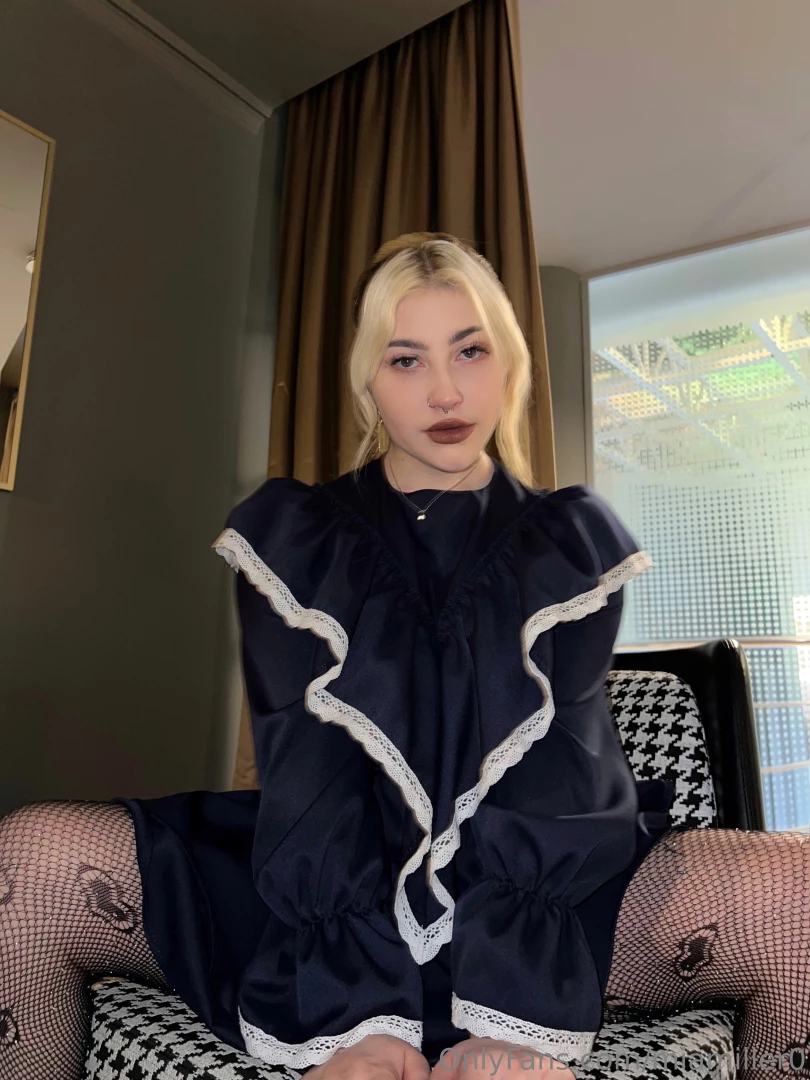 You know what the girl of your dreams should look like maybe i look 