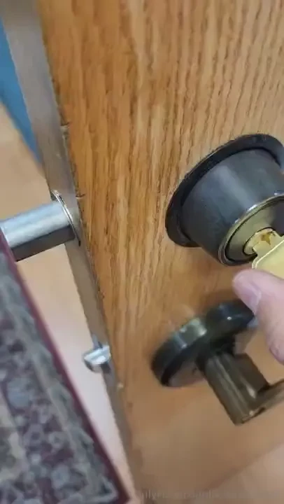 Nothing spectacular just rekeyed a few schlage deadbolts in an office part 3 
