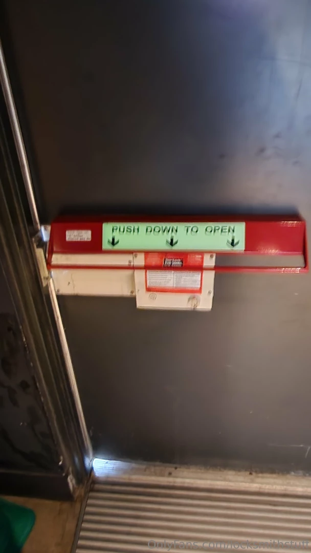 Surlock got a new circuit board alarm speaker and micro-switch i also part 1 