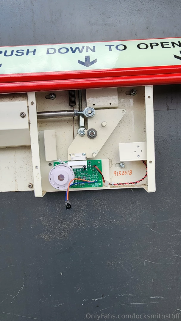 Surlock got a new circuit board alarm speaker and micro-switch i also part 3 