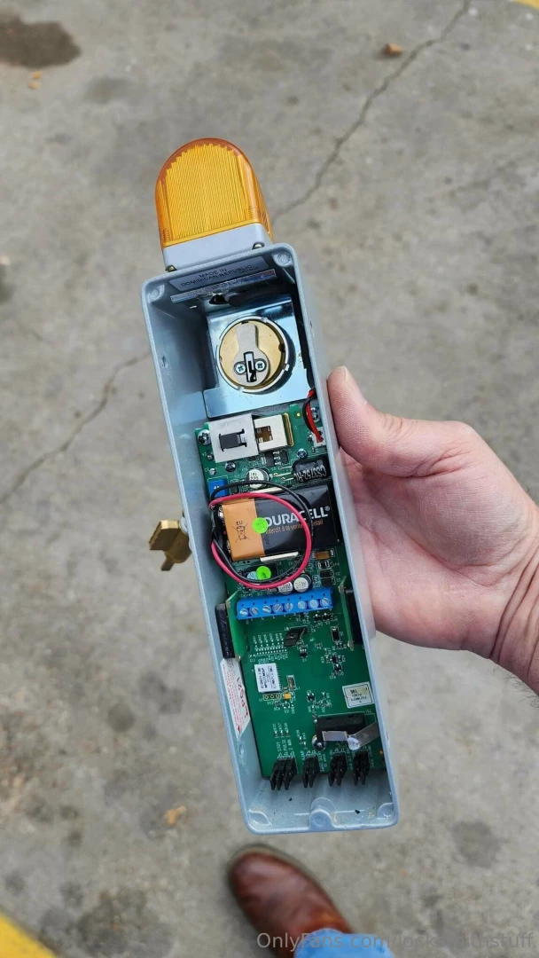 Alarmlock pilfer guard with strobe for noisy loud environments and part 4 