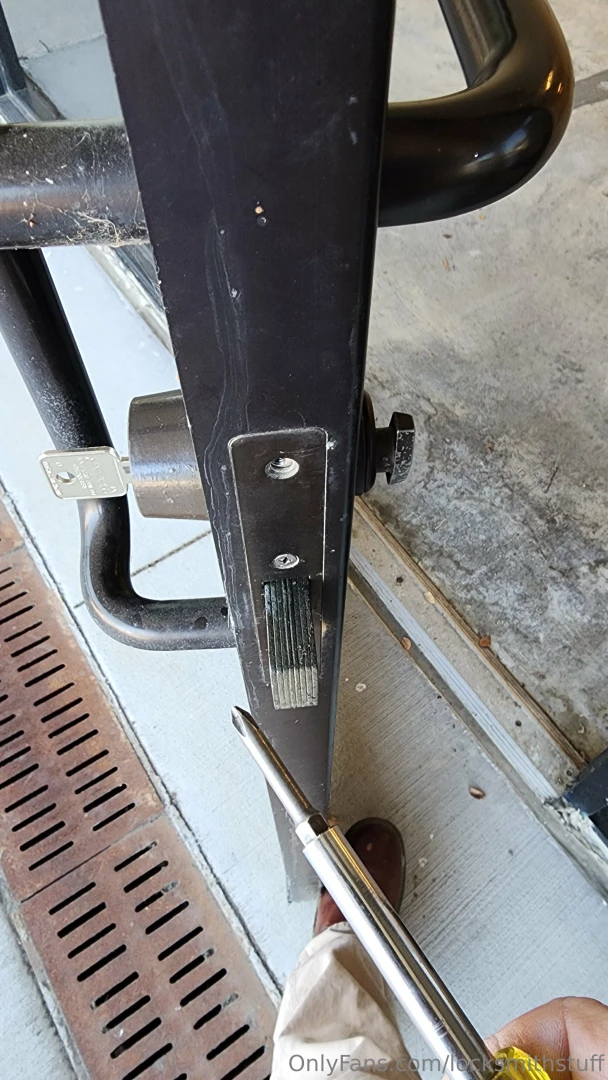 Anyone care to guess where the fuckin screw went when i dropped it 