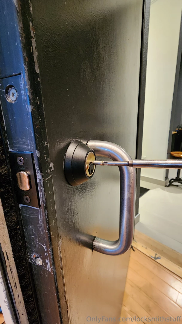 Replaced single cylinder with double cylinder deadbolt thick door kit part 6 