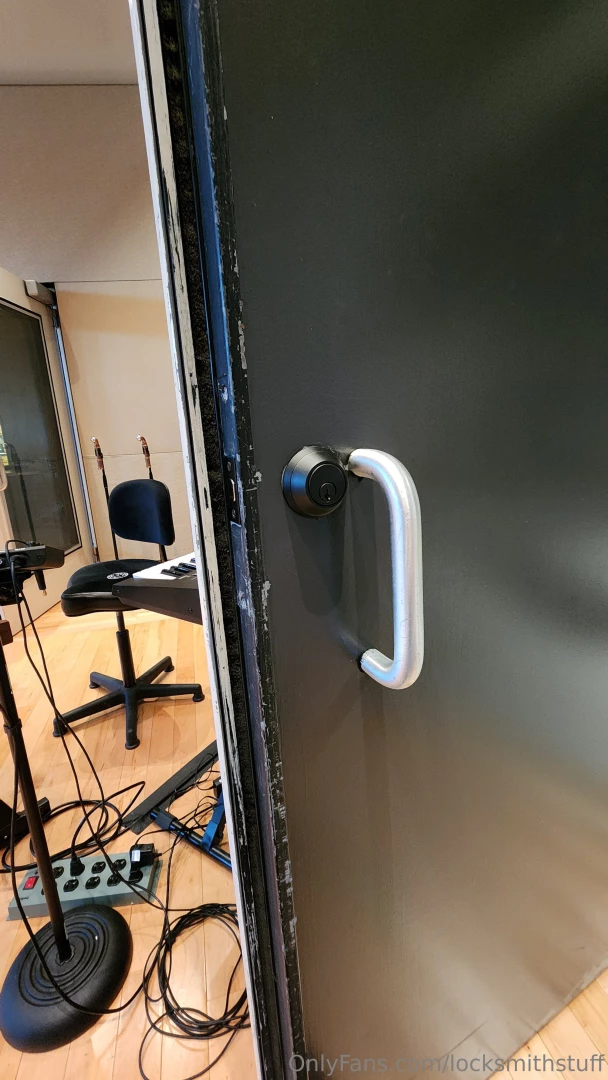 Replaced single cylinder with double cylinder deadbolt thick door kit part 7 