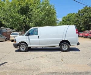 Got a new van this week 2023 chevy express 2500 matilda a 2015 ford part 11