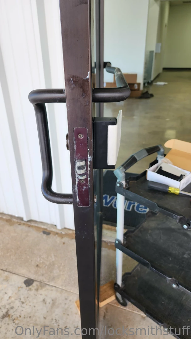 A handyman contractor tried to replace the push paddle he spent all part 8 