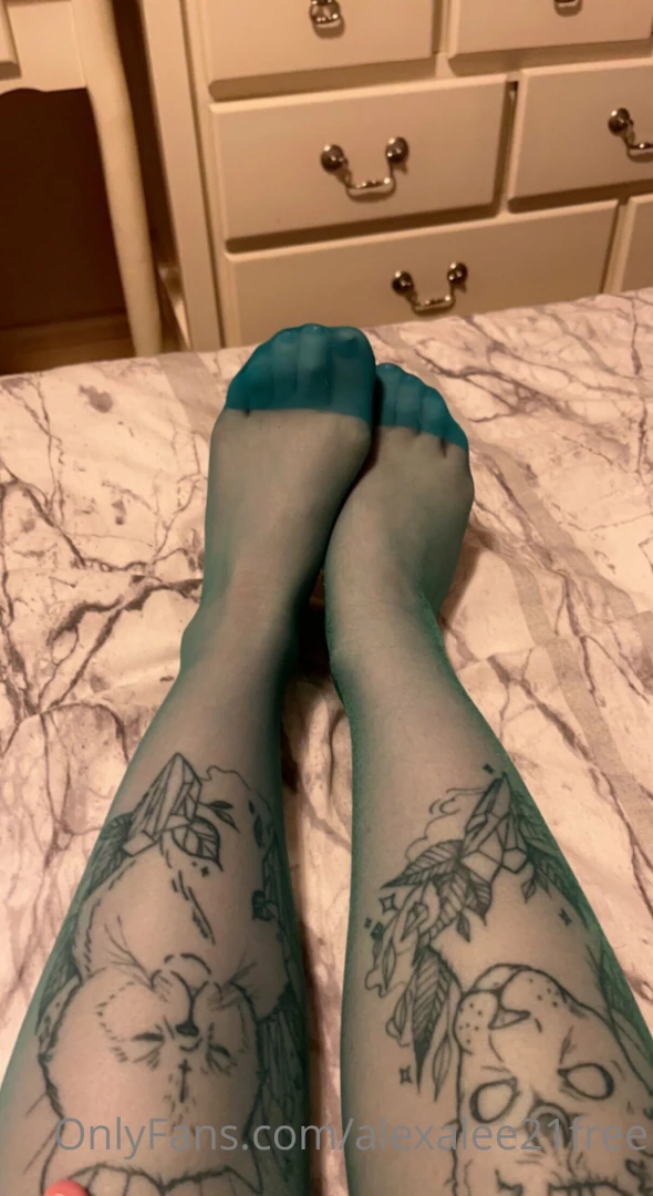 Where are my feet worshippers at 