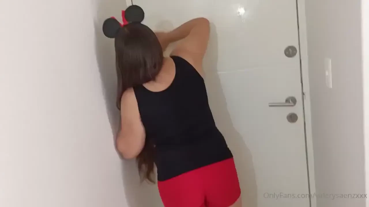 Anal fallido en halloween a minnie mouse ratona puta obediente de culo 