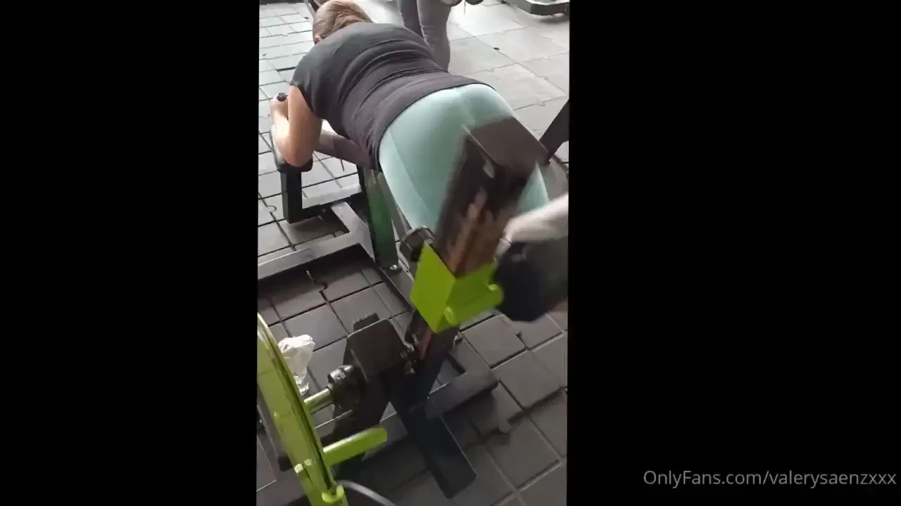 Me encontre con el jefe de mi esposo en el gym me propuso un aumento 