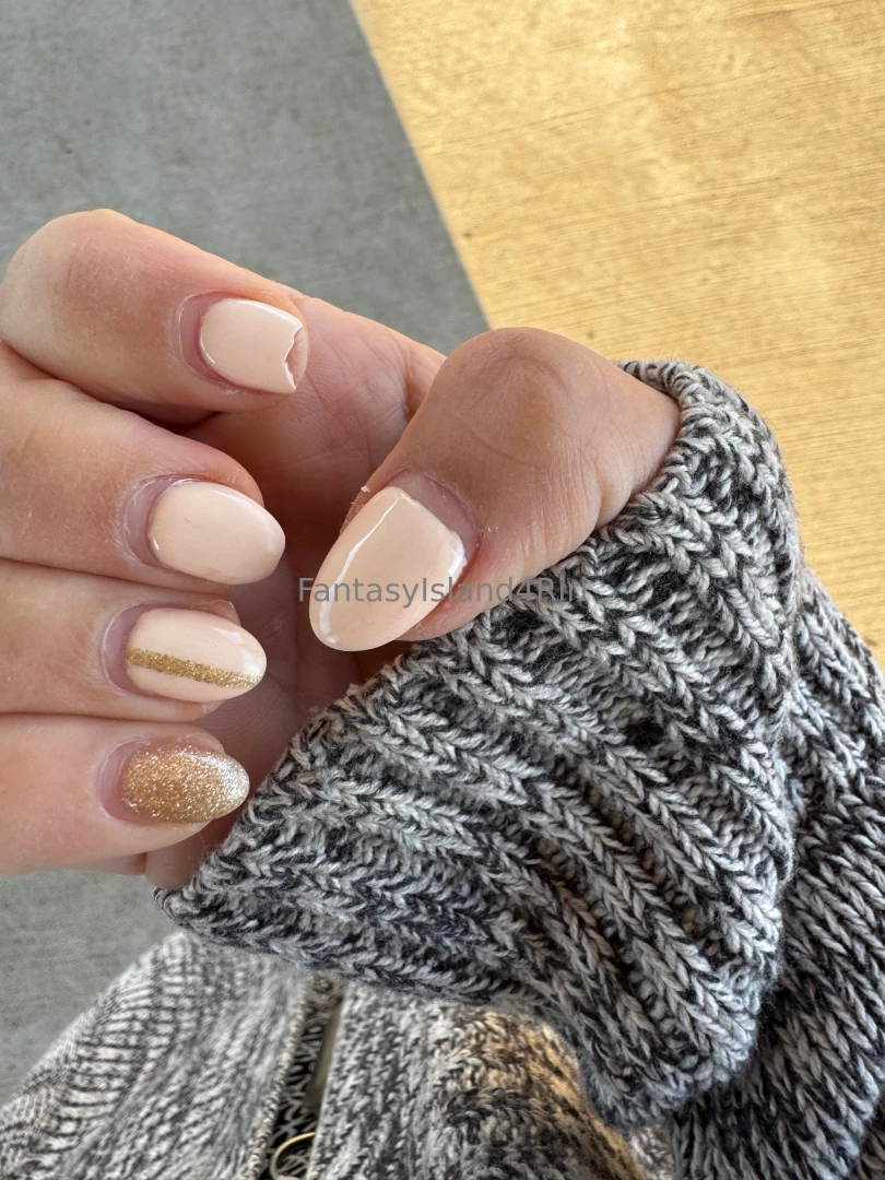 So my nails broke i m getting them done tomorrow which halloween theme 