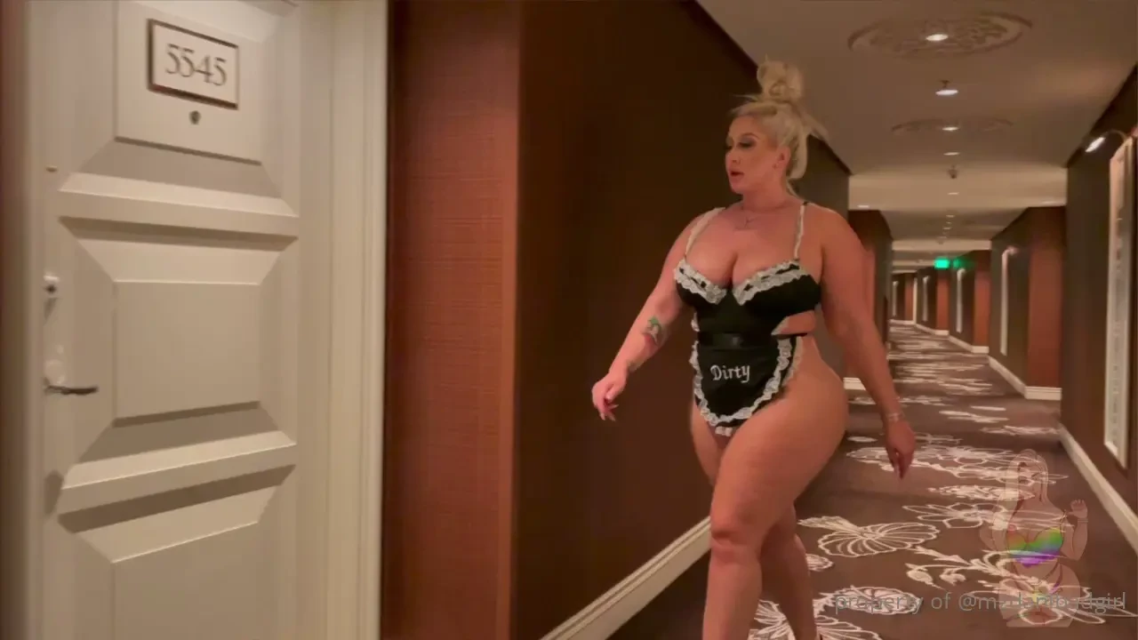 This dirty maid found a unused vibrator in guest room want to see how 