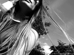 I wanna be inside your mind wanna be your borderline i don t wanna
