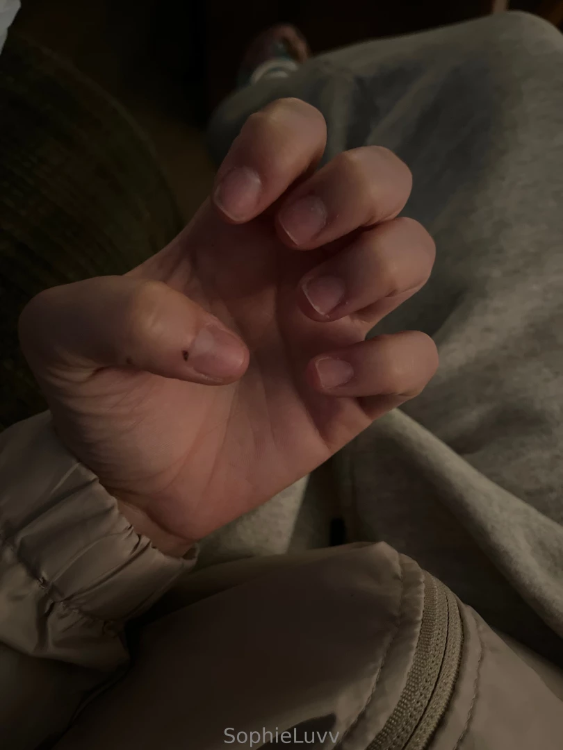 Need to paint my nails thinking of going live and just chatting with 