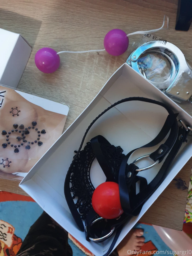 New toys is arrived who wanna see who i play with this toys tip me 