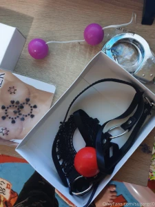 New toys is arrived who wanna see who i play with this toys tip me