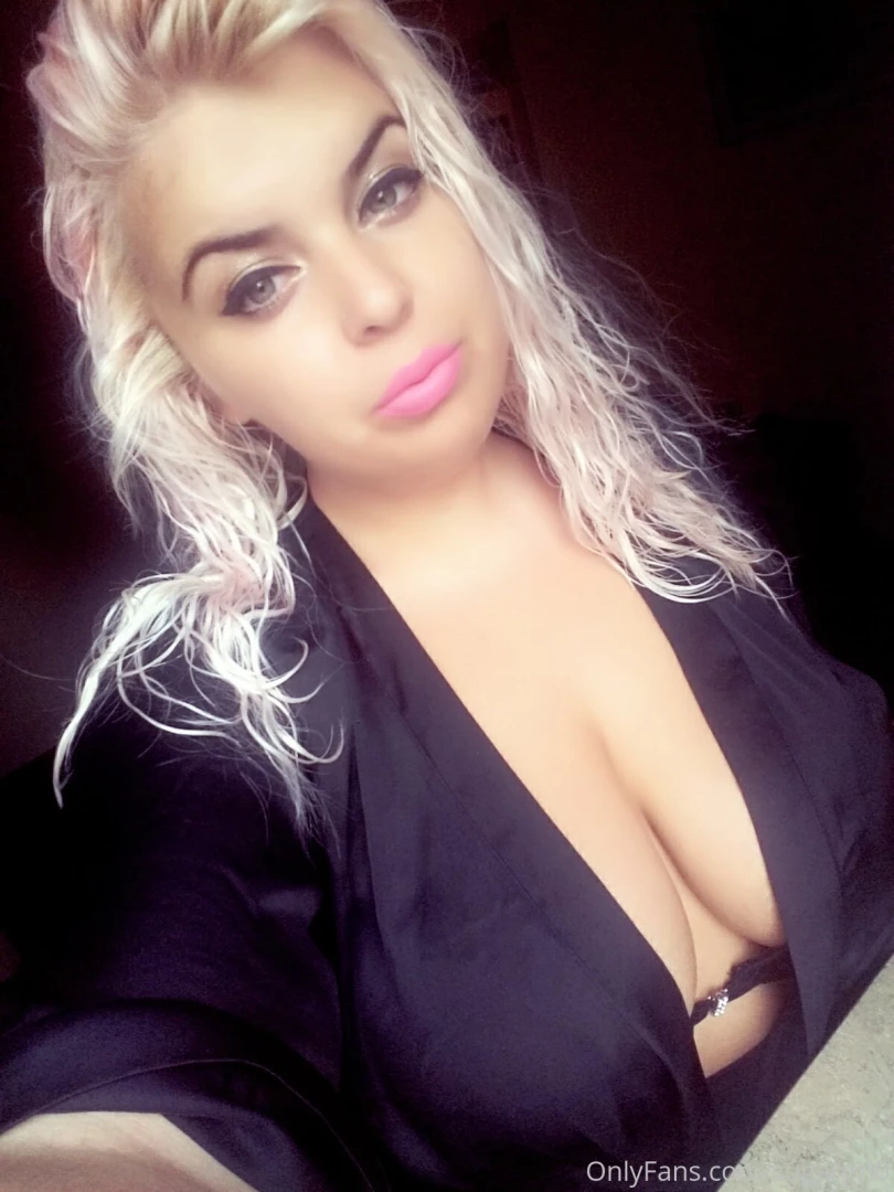 Heello everyoane who wannaa see some big boobs 