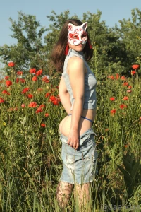 Come and help me take all the cloth off