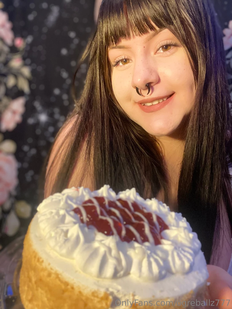 Should i do another cake sitting video 