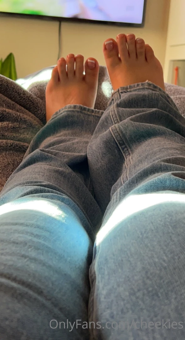 I kinda wanna do more feet stuff lol part 1 