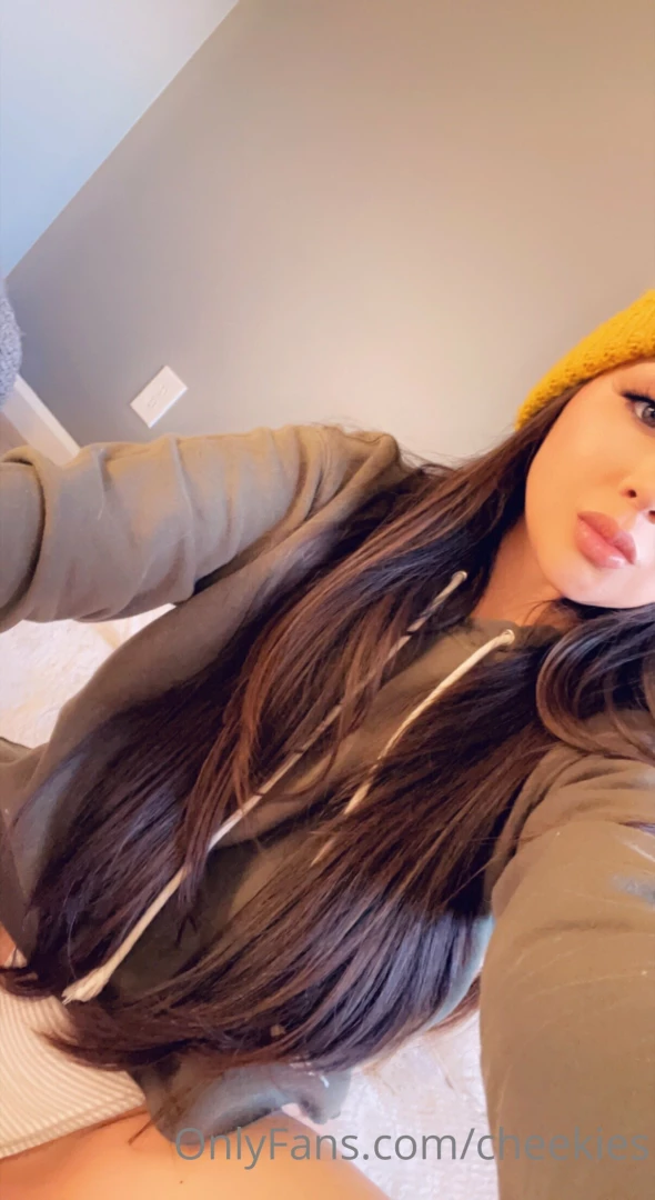 Hi chillin in my undies 