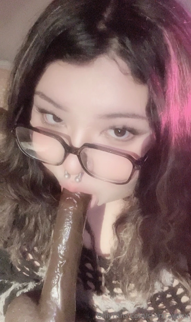 Girls w glasses give the best head 