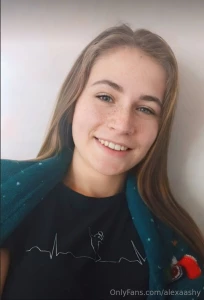 Honeyfoxvip is wet right now busty babe honeyfoxvip honeyfoxvip loves part 4