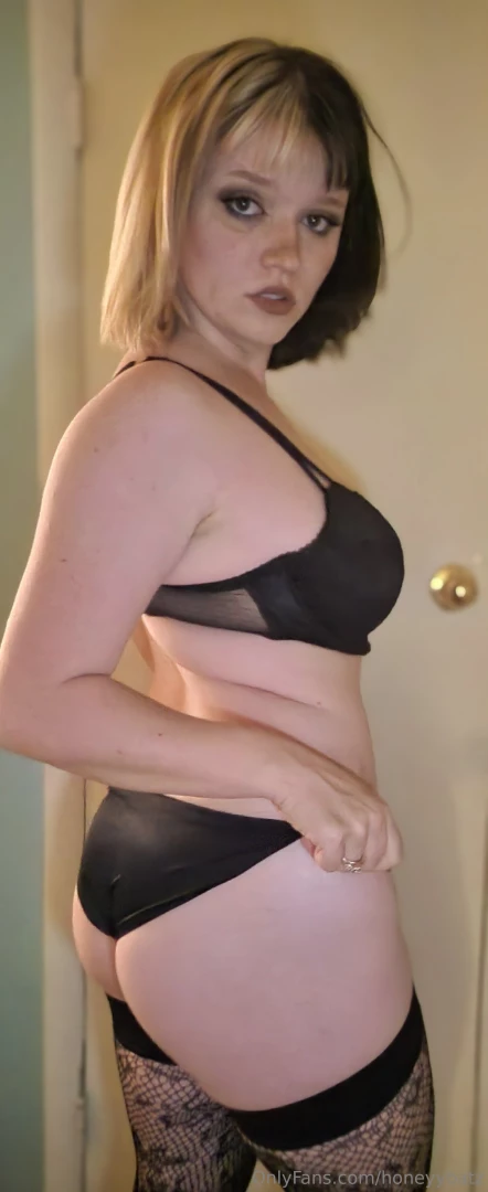 Hey guys i ve decided i ll post my more lewdy photos here 3 