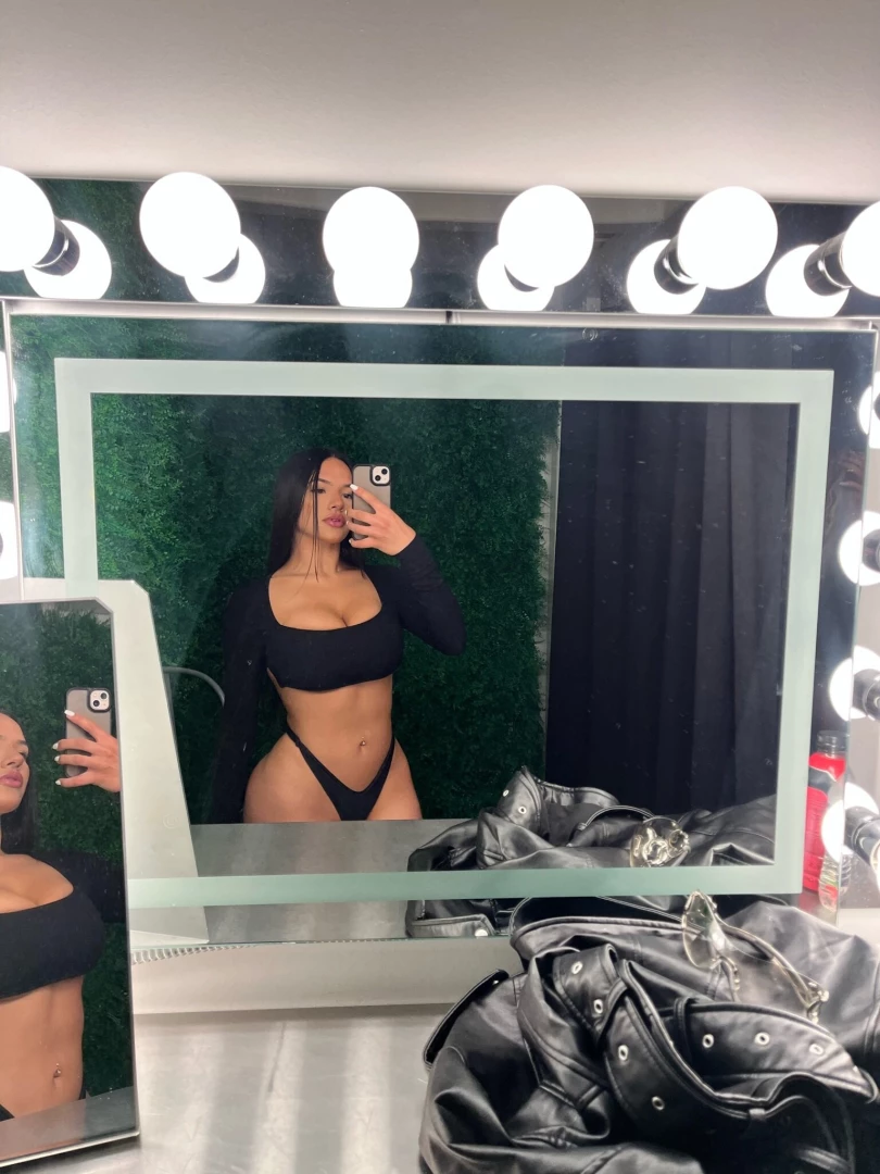 Wanna see the back bae 