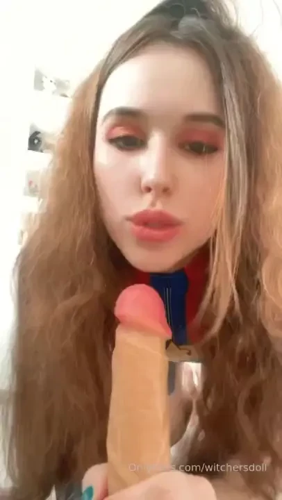 Interesting gifs from this video which one do you like better 