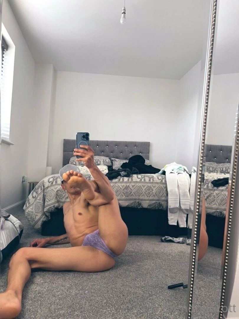 Always horny after gym especially wearing thongs and jockstraps 