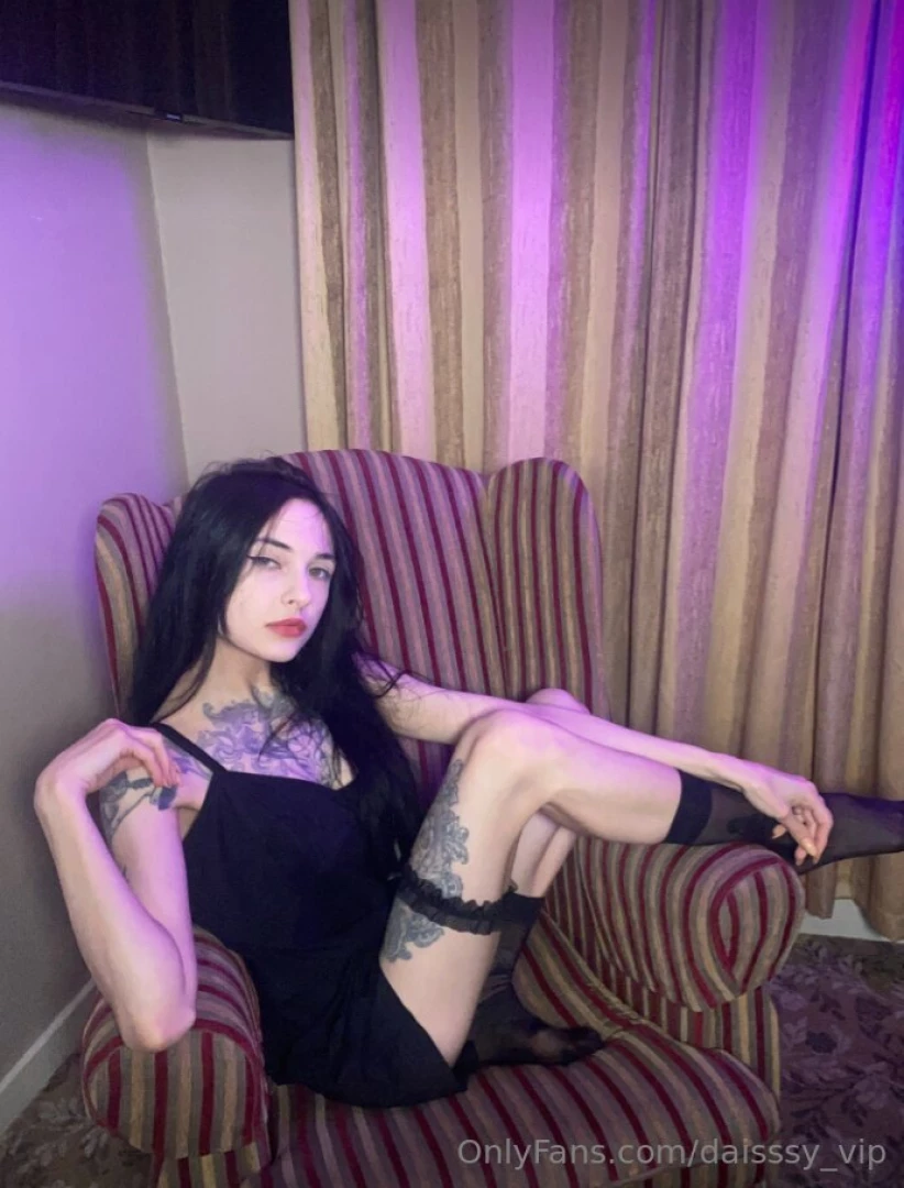 This figure is a skillful puzzle inviting you to decipher its secrets 