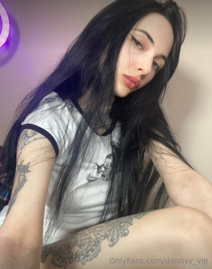 Capturing a spellbinding moment in this gothic-inspired selfie each 