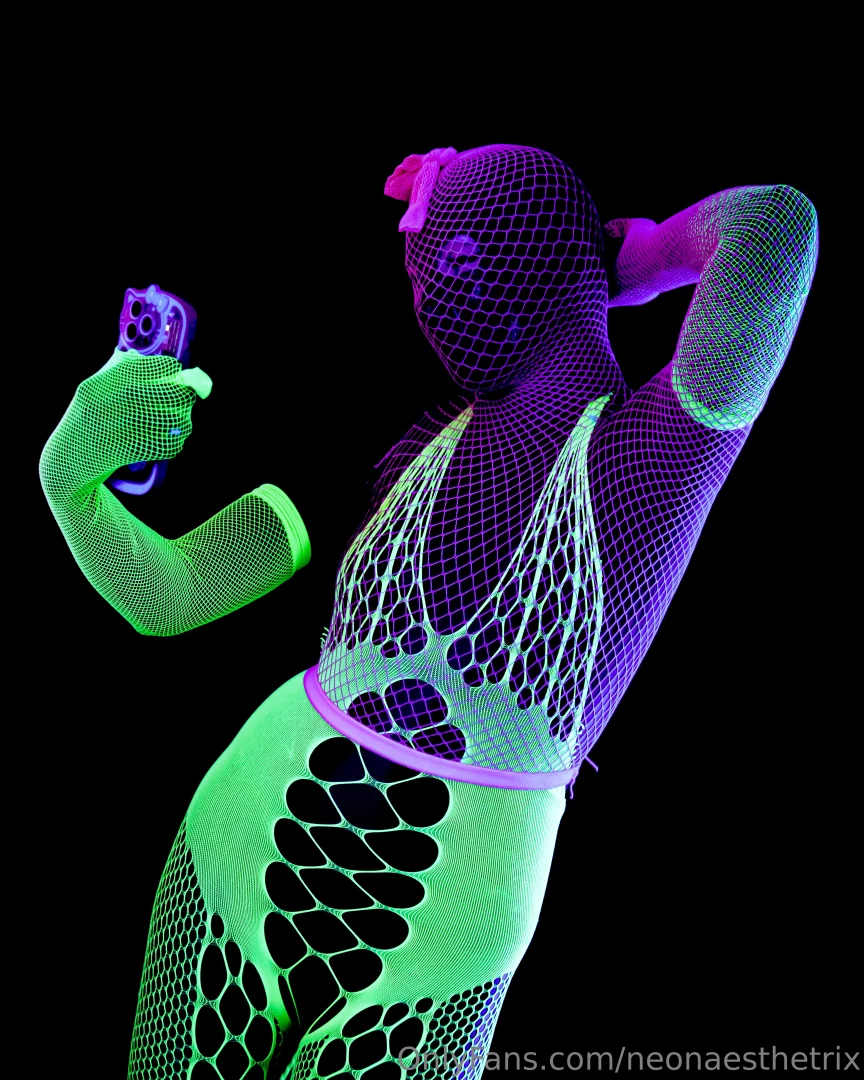Neonaesthetrix part 20 