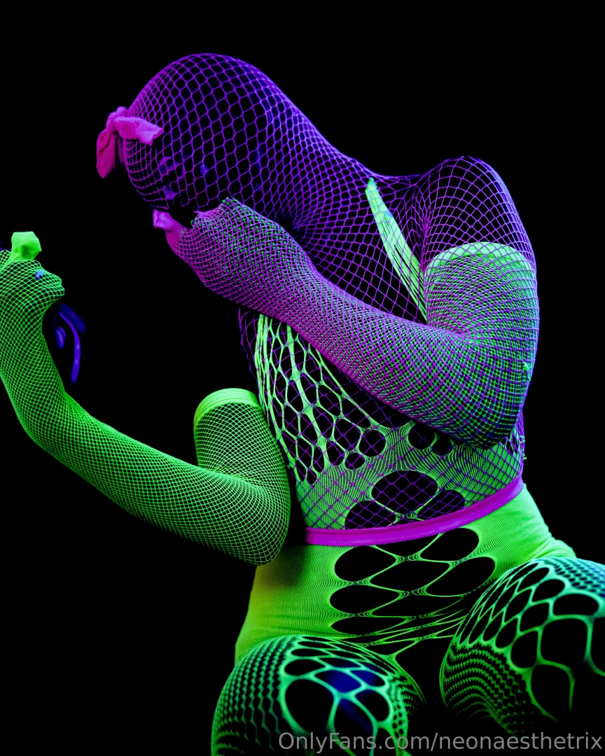 Neonaesthetrix part 22 