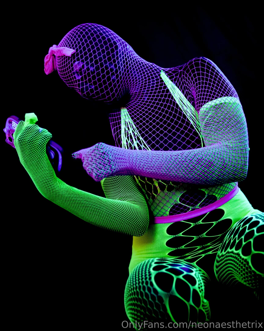 Neonaesthetrix part 24 