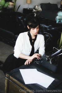 Hey daddy me ayudas a desacomodar un poco el escritorio de tu oficina part 9