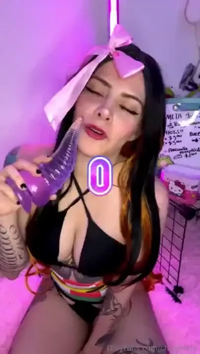 Les juro que mi cuerpo se mueve solo con la m sica adem s ese dildo me 