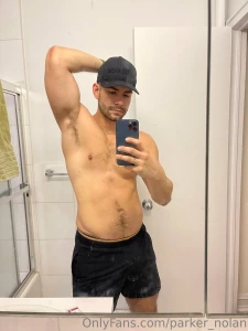 Smelly after the gym come take a whiff