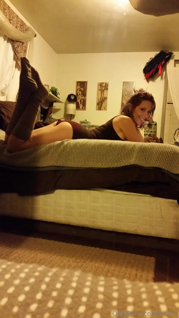 2015 throwback to a casual kinzie peep the la kings hat in the 