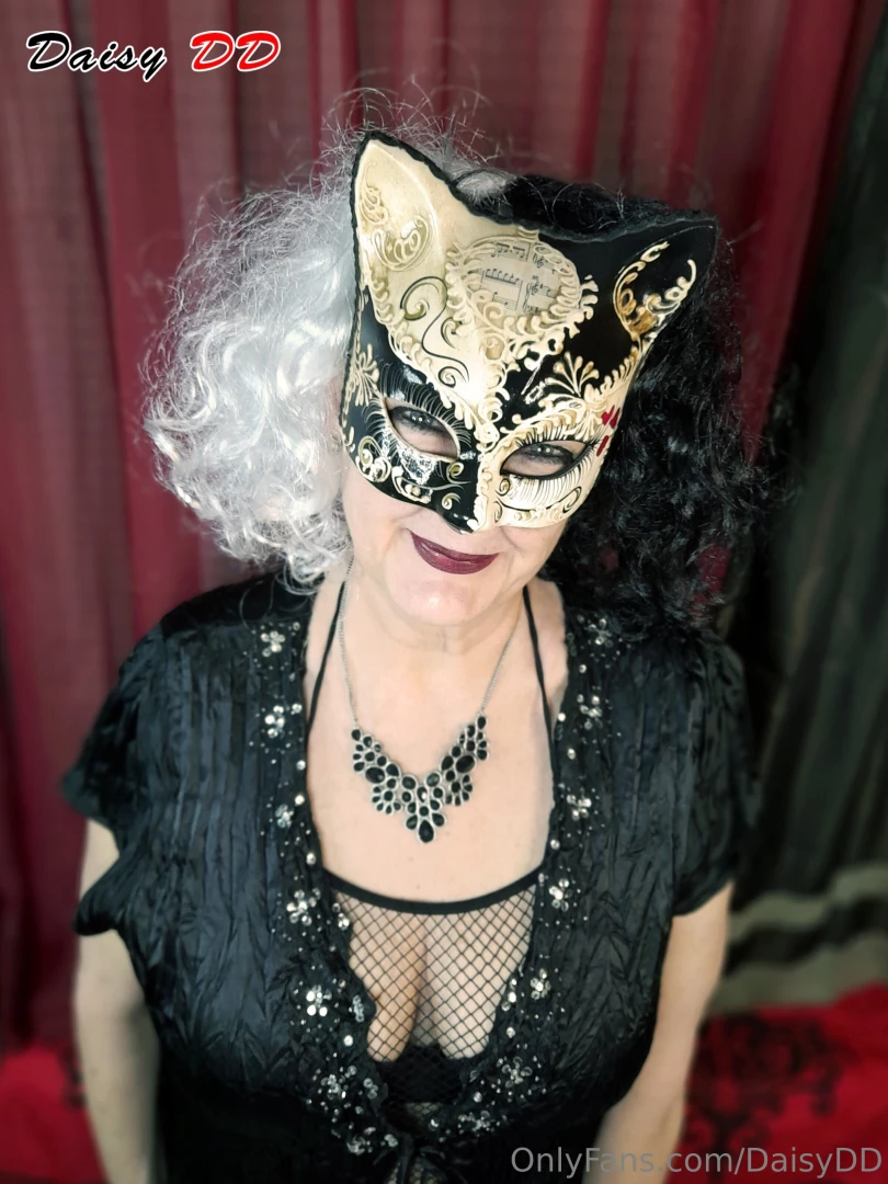 New weekend new month new daisy have a nice day guys 