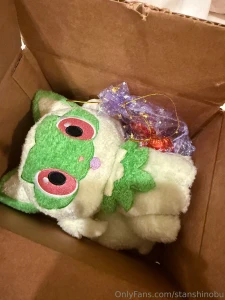 Swipe for a peekaboo d